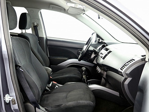 Mitsubishi Outlander Comfort 4x4 2.0 DI-D 103kW (6 foto / 8)