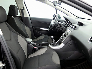 Peugeot 308 Elegance 2.0 HDi 100kW (6 foto / 9)