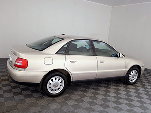 Audi A4 Comfortline Facelift 1.6 74kW (3 foto / 7)