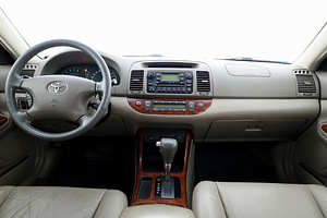 Toyota Camry Luxury ATM 2.4 112kW (5 foto / 7)