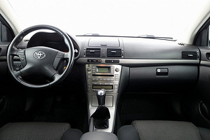 Toyota Avensis Linea Sol Facelift 1.8 95kW (5 фото из 8)
