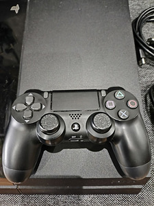 PS4 500 GB Mäng ja pult täis komplekt (2 foto / 3)