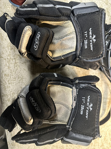 Reebok 11K hokikaitsmete komplekt (5 foto / 9)