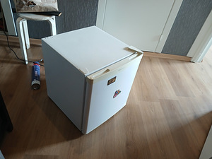 Väike külmkapp (3 foto / 4)