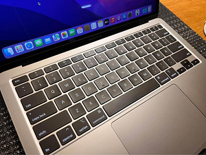 Apple Macbook Air 2020 M1 256GB (6 foto / 10)