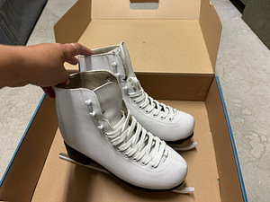 Roces белые фигурные коньки