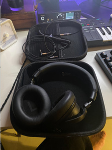 Kali Audio HP-1 Stuudio ja Bluetooth kõrvaklapid (1 foto / 1)