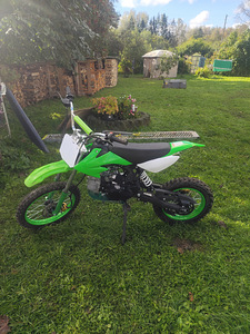 Кроссовый мотоцикл 125cc (1 фото из 6)