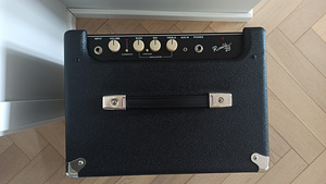 Басовый усилитель Fender Rumble 25 (2 фото из 3)