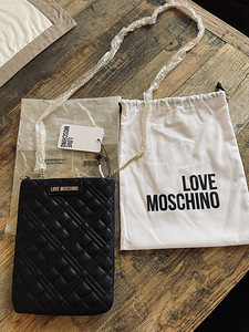 Стеганая сумка-клатч новая Love Moschino
