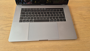 MacBook Pro 15" (2018) (8 фото из 10)