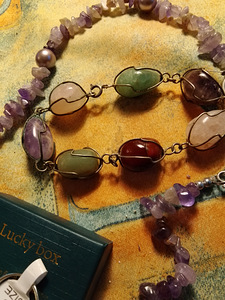 AMETISTI JALOKIVI KORUA 4 KPL (1 valokuva sivusta 3)