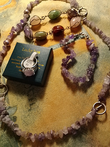 AMETISTI JALOKIVI KORUA 4 KPL (2 valokuva sivusta 3)