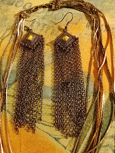 VINTAGE KAULAKORU JA PITKÄT KETJU KORVAKORUT KRISTALLILASI (2 valokuva sivusta 2)