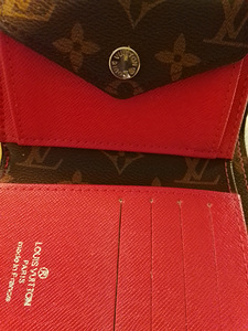 LOUIS VUITTON LOMPAKKO OMASSA LAATIKOSSA (5 valokuva sivusta 7)