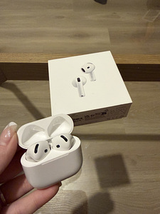 AirPods 4 (2 фото из 3)