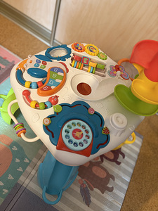Детский игровой столик (1 фото из 3)