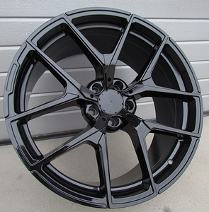 R17x8  5X112  ET  40  66.6  XE137  Black (BL)  For MER  (D3) (1 foto / 1)