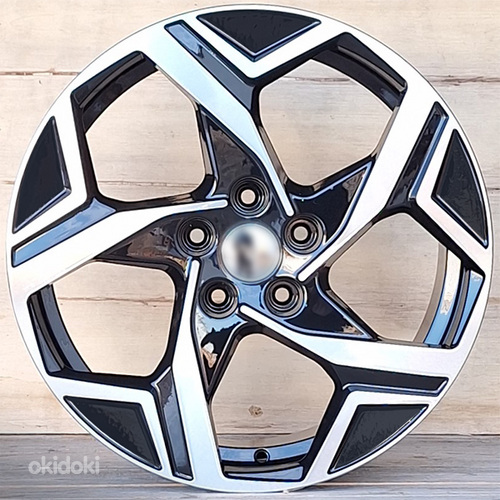 R17 AMZ YF5700 BP  17x7  5x114.3  ET: 40  67.1 Color: Black polish (BP)