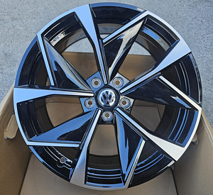 R20 AUDI VW SEAT SKODA MB AMZ 5638 Black polish 20x8 5x112 (1 foto / 1)