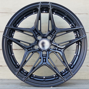 R18 AMZ FC6001 Mat black 18x8 5x114.3 (1 foto / 1)