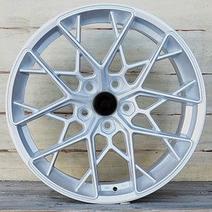 R18 AMZ 1256X Silver 18x8 5x114.3 (1 foto / 1)