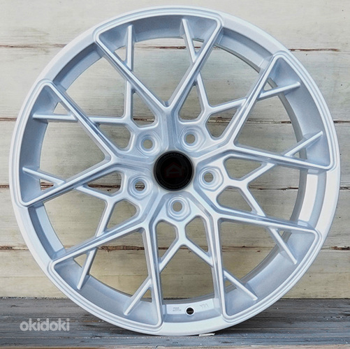 R18 AMZ 1256X Silver 18x8 5x114.3