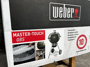 Weber Master-Touch GBS 57 см угольный гриль (Smoke) (1 фото из 3)