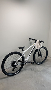 МАЛО ИСПОЛЬЗОВАННЫЙ TREK MARLIN 7 GEN 3 (4 фото из 4)