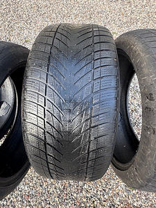 4 использованных шины Goodyear UltraGrip 245/40 R21 M+S ламели (8 фото из 9)