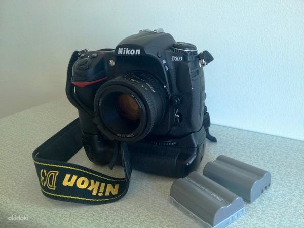 Nikon D300 + Nikkor 50 мм 1.4 + держатель батареи (фото #1)