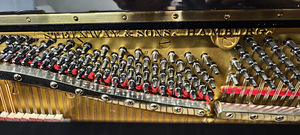 Pianiino Steinway & Sons V 125 (5 foto / 6)