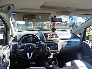 Mb Viano (10 фото из 12)