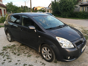 TOYOTA COROLLA VERSO (4 foto / 6)