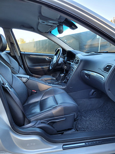 Volvo V70 D5 (11 фото из 15)