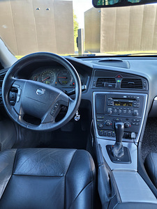 Volvo V70 D5 (14 фото из 15)