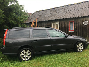 VOLVO V70 2.4 D5 Manuaal 120kw (7 foto / 8)