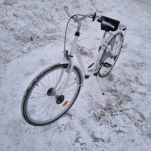 Korra vaid sõidetud...väga ilus valge ratas (2 foto / 3)