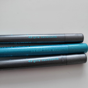 Bourjois Contour Clubbing Waterproof veekindel siilmapliiats (4 foto / 4)