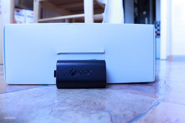 Microsoft Xbox One Play & Charge Kit (фото #1)