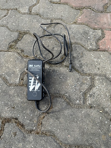 3M Adflo liitiumioonaku laadija (1 foto / 2)