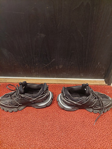 Balenciaga Track (3 foto / 7)