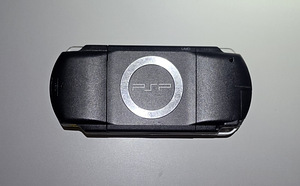 PSP 1000 must + mängud (3 foto / 7)