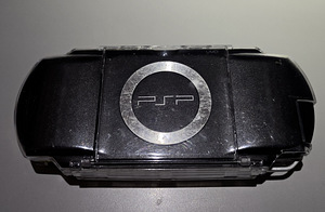 PSP 1000 must + mängud (6 foto / 7)