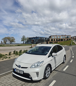 Toyota Prius 1.8 hybrid 2013,168000km (3 foto / 12)