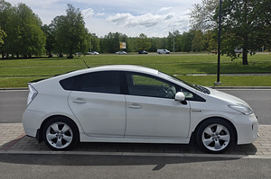 Toyota Prius 1.8 hybrid 2013,168000km (7 foto / 12)