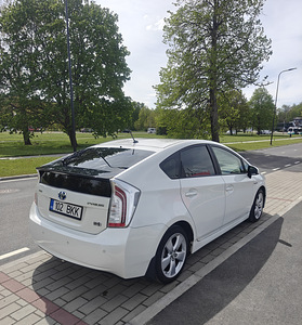 Toyota Prius 1.8 hybrid 2013,168000km (8 foto / 12)