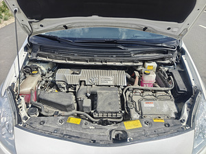 Toyota Prius 1.8 hybrid 2013,168000km (12 foto / 12)