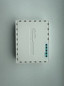 MIKROTIK RouterBOARD RB750GR3 Router (2 foto / 2)