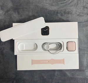 Apple Watch series 5 (1 foto / 3)